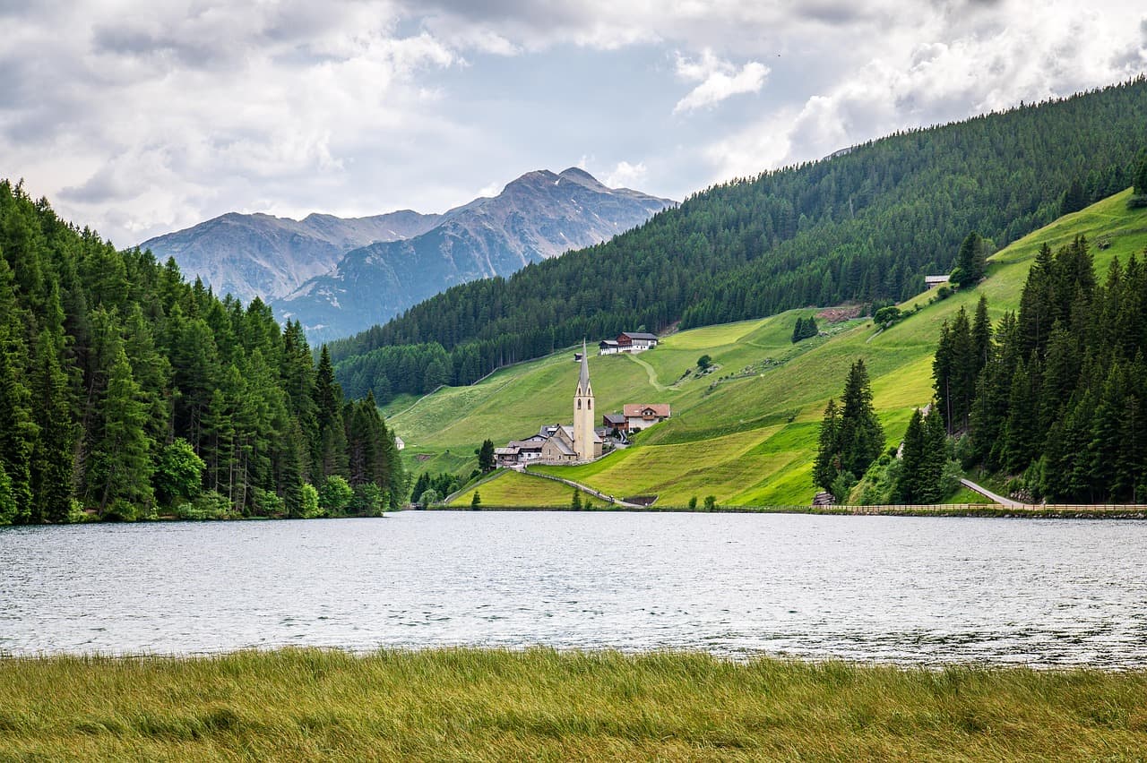 Open to South Tyrol's lakes & peaks